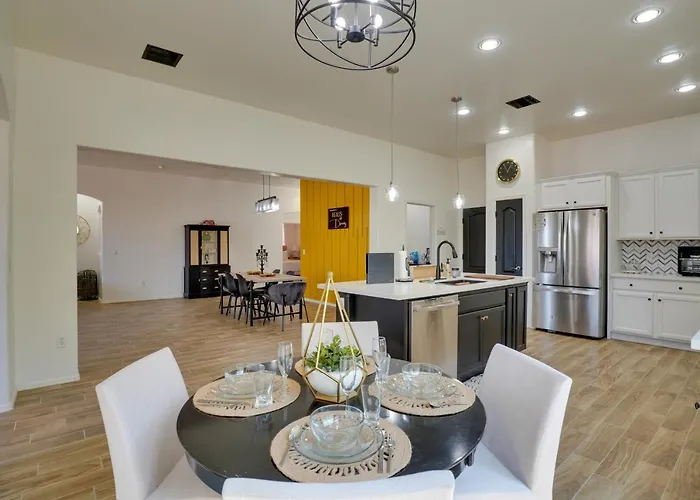 14 Mi To Dtwn: Escape W/ Patio! Tucson