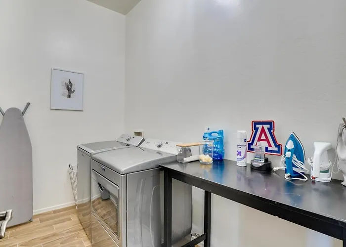 14 Mi To Dtwn: Escape W/ Patio! Tucson