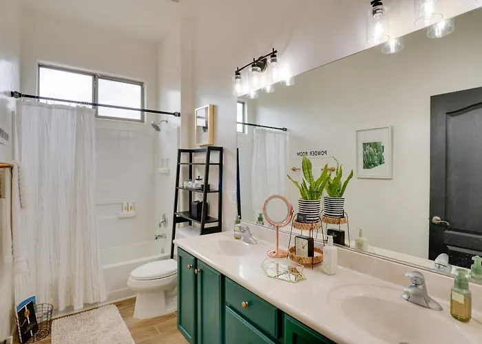 14 Mi To Dtwn: Escape W/ Patio! * Tucson