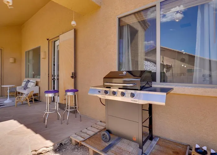 14 Mi To Dtwn: Escape W/ Patio! *